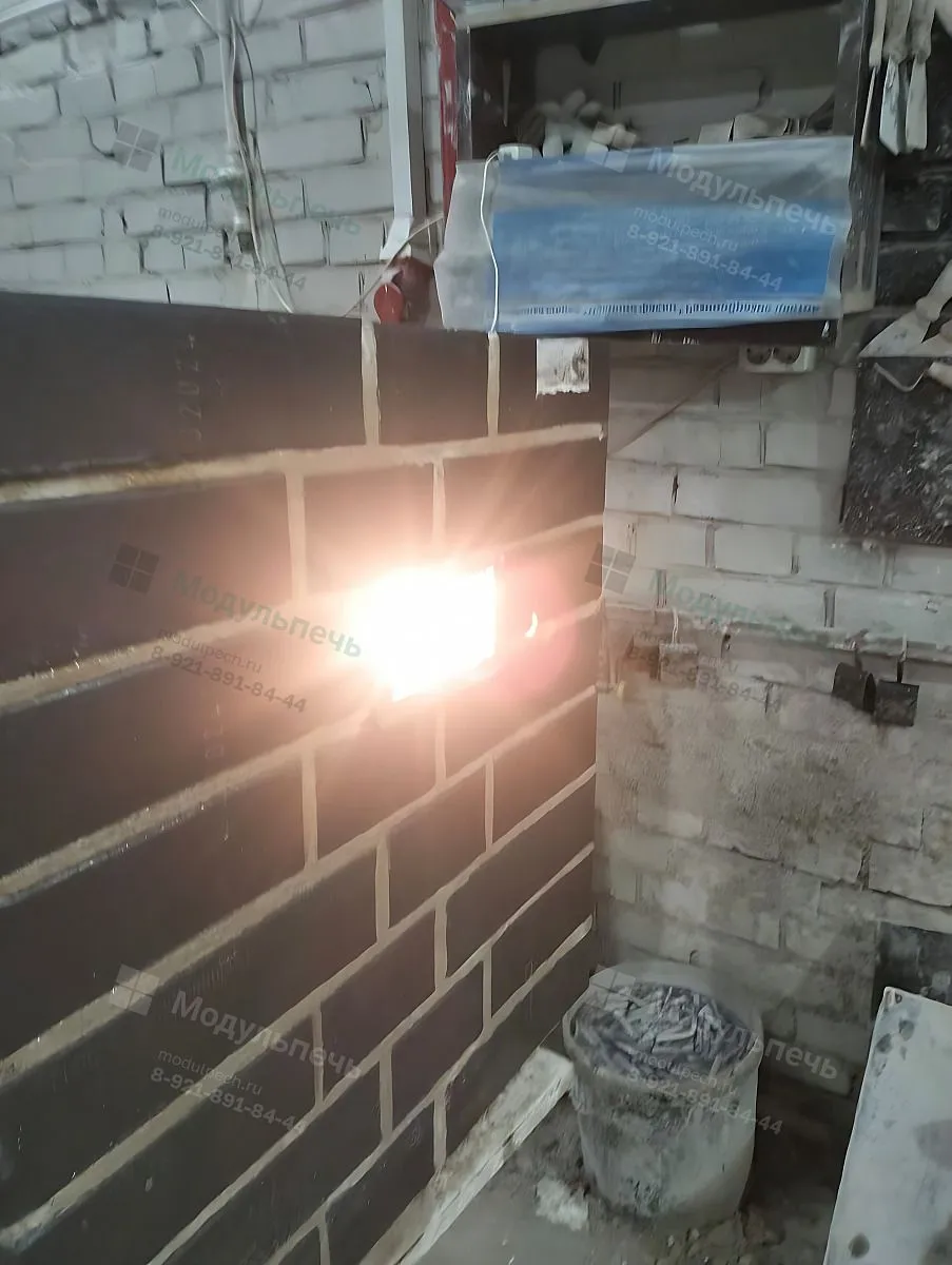 Подсветка в нишу мангала — Ар — Включённый светильник в нише мангала