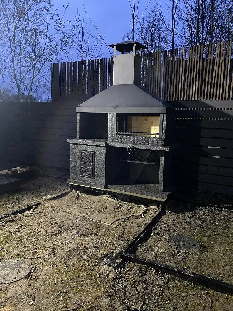 Барбекю комплекс из натурального камня на свайном основании — Тосненский район, Ленинградская область: готовый объект